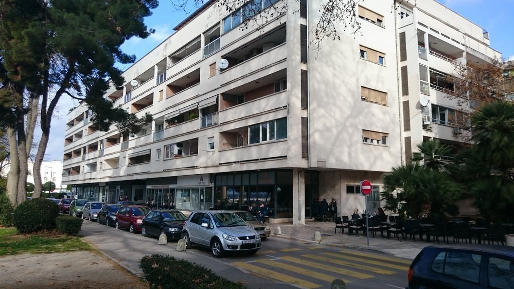 Apartments Feel Center Zara Esterno foto